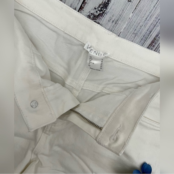 Venus Cutoff Frayed Hems White Denim Jean Shorts - Picture 3 of 6